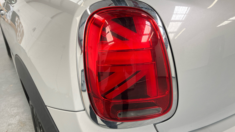 MINI Hatchback 1.5 Cooper Classic II 3dr Auto Petrol Hatchback